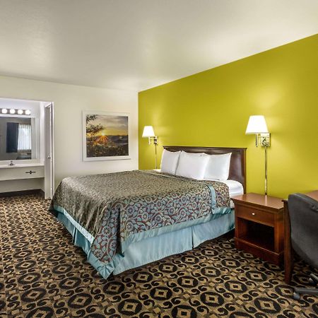Days Inn By Wyndham Delta Extérieur photo