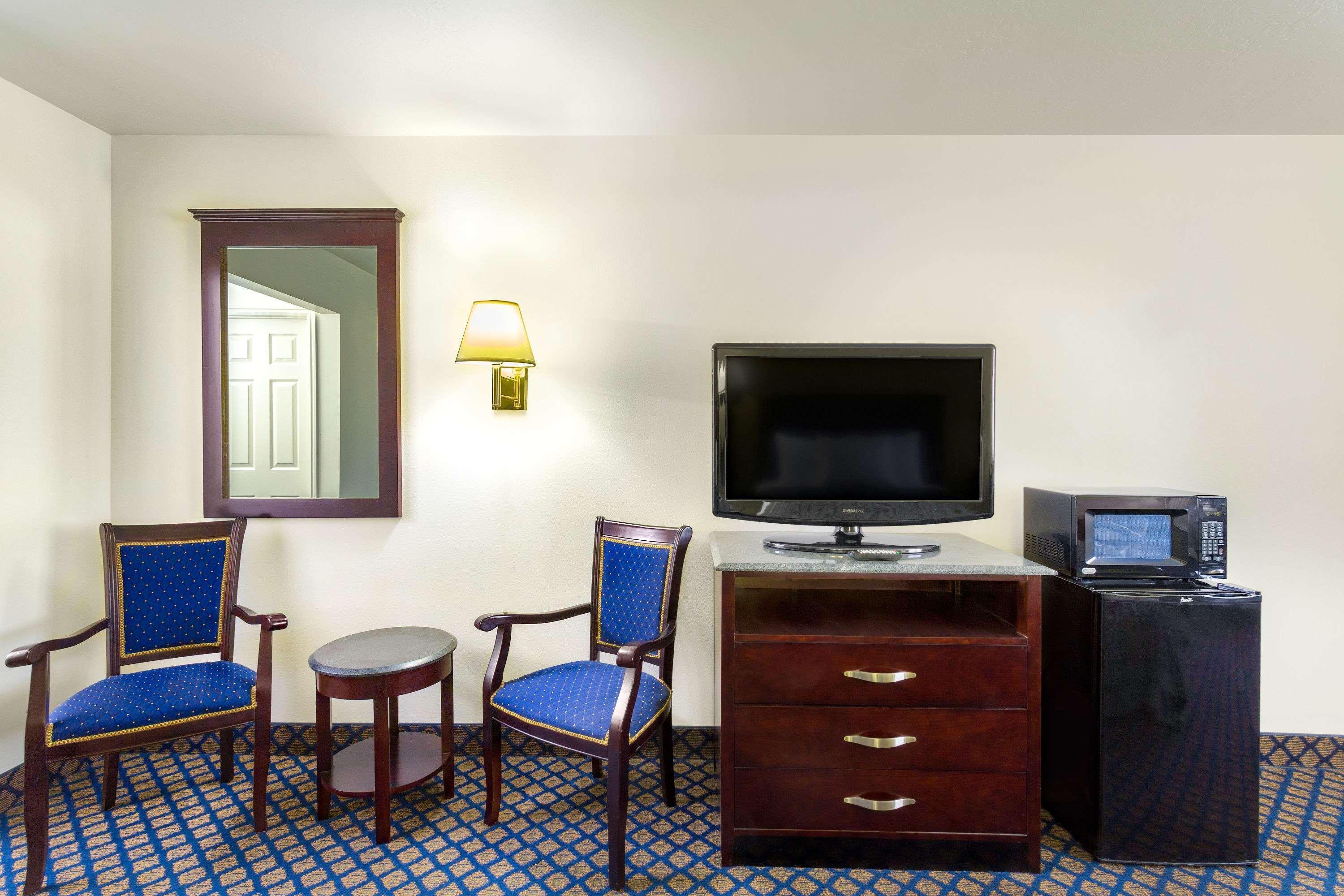 Days Inn By Wyndham Delta Extérieur photo