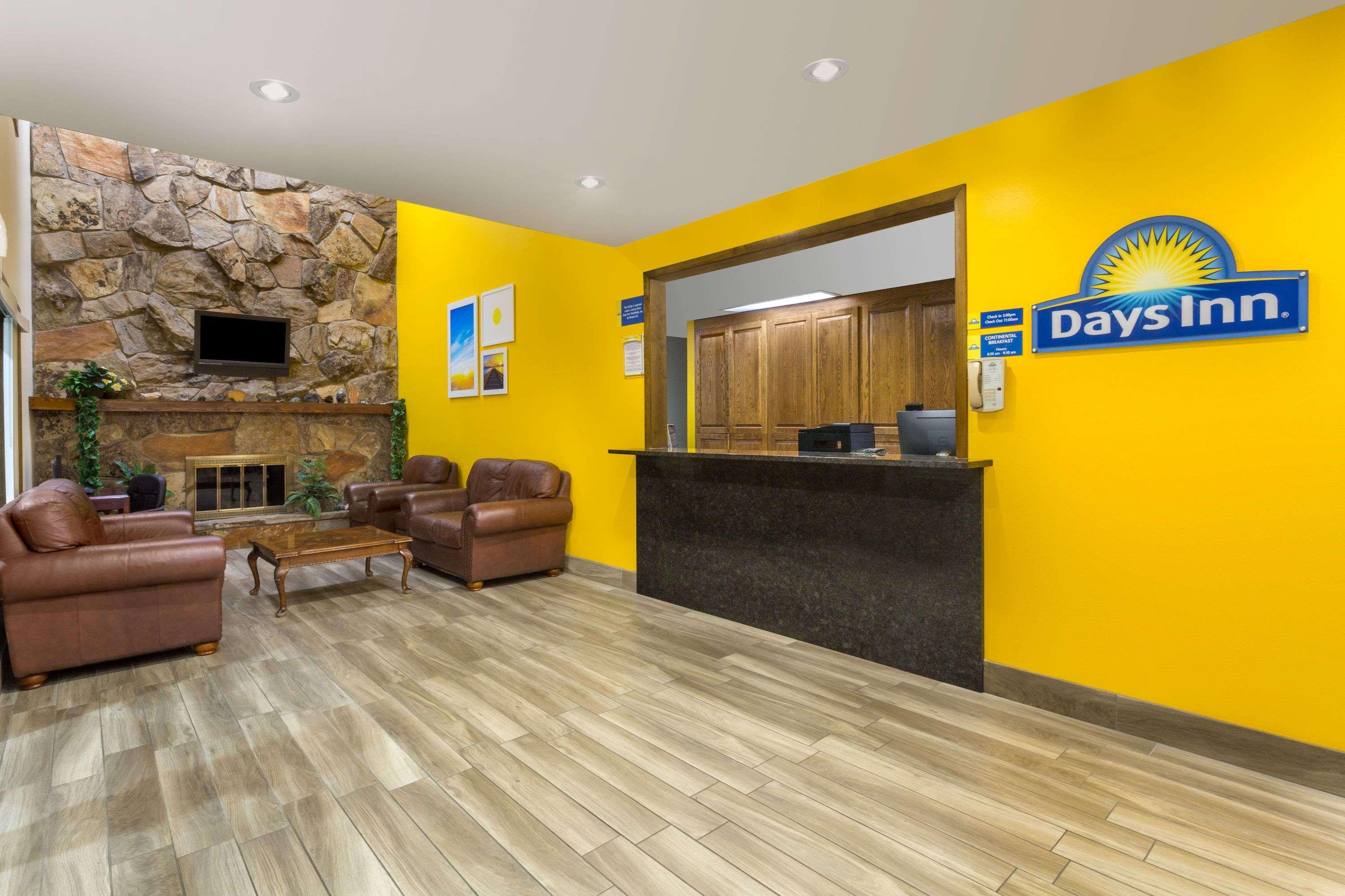 Days Inn By Wyndham Delta Extérieur photo
