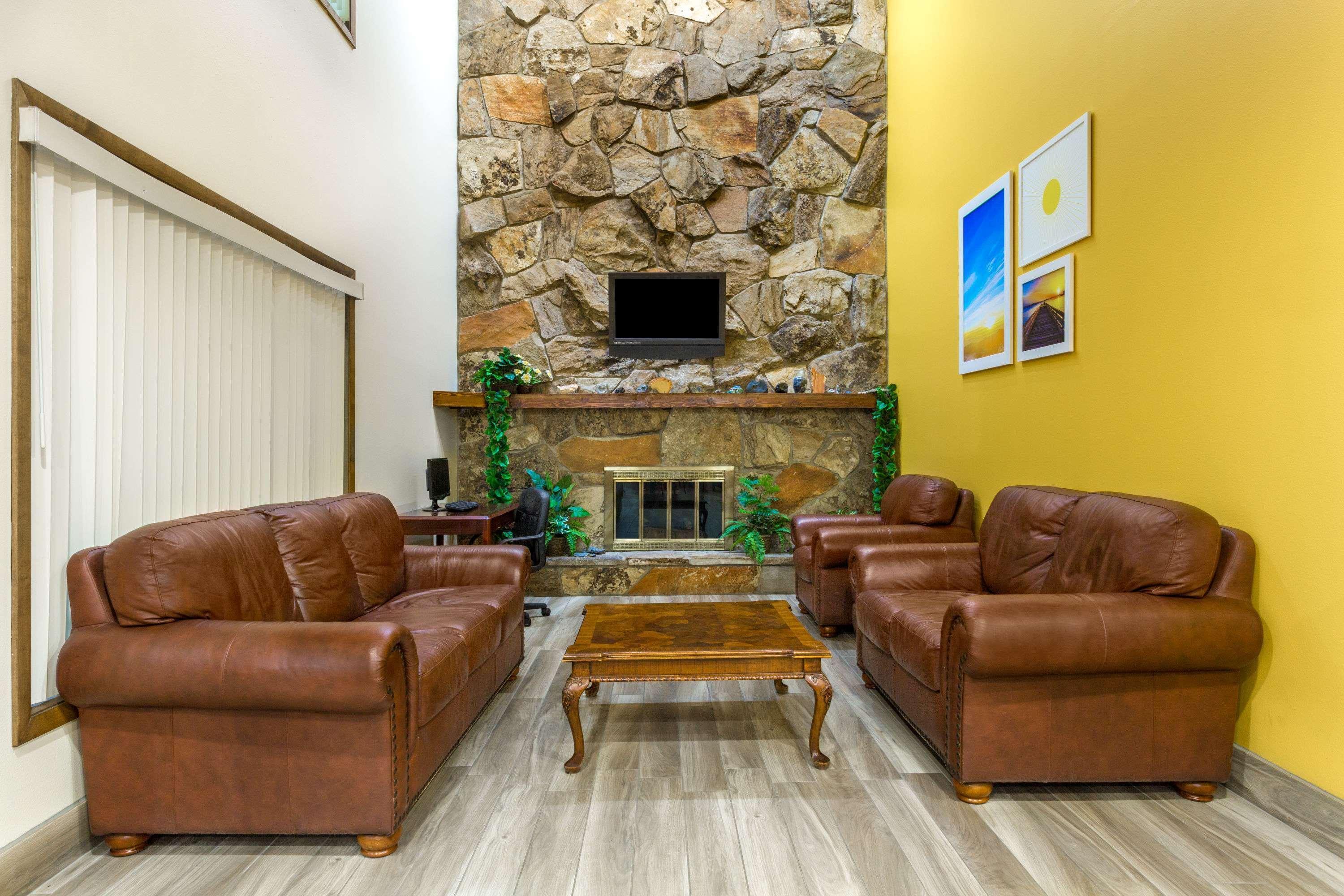 Days Inn By Wyndham Delta Extérieur photo